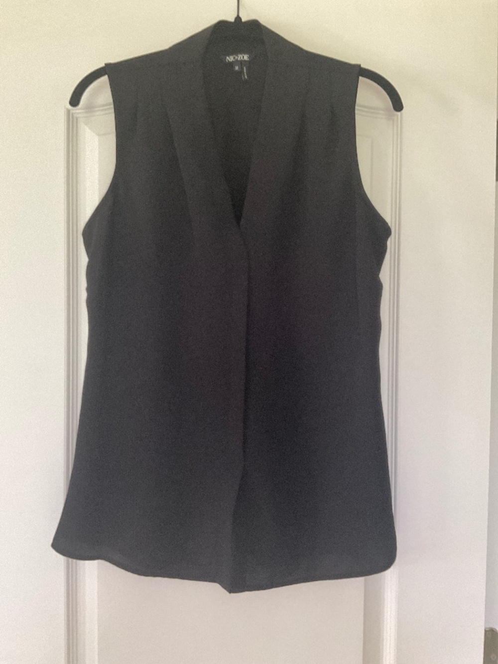 Nic+Zoe Black sleeveless blouse